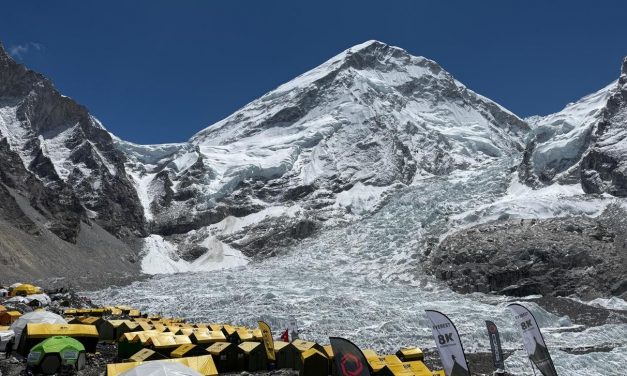 प्रतिकूल मौसमका कारण सगरमाथा आरोहण प्रभावित