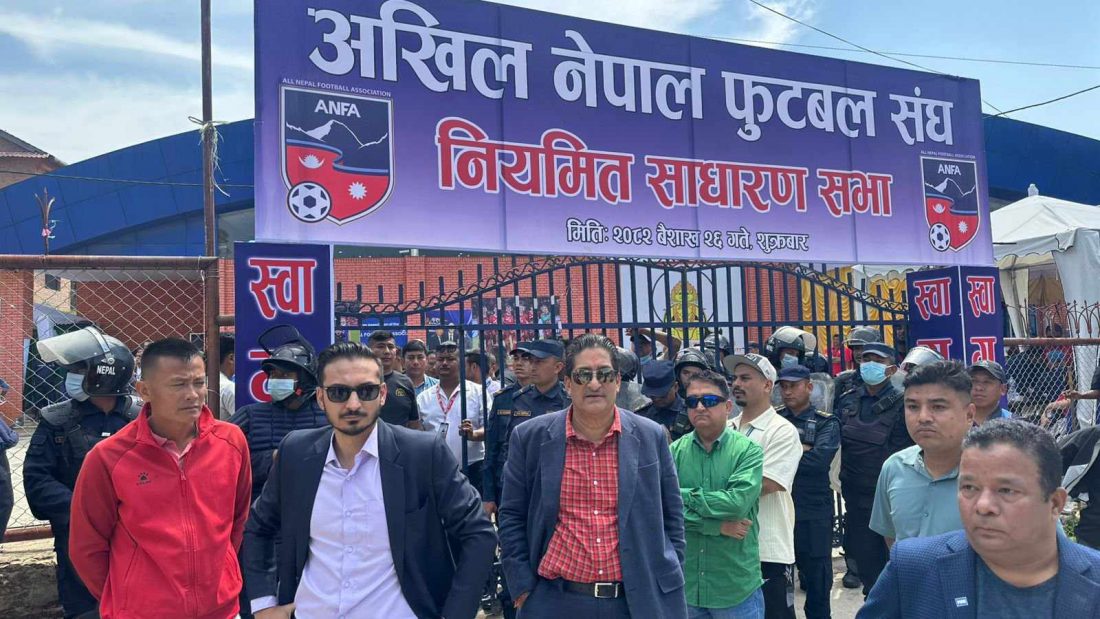 अदालती आदेशसहित एन्फा साधारण सभामा पुगेका गणेश थापा प्रवेशमा रोक लगाएपछि तनाव