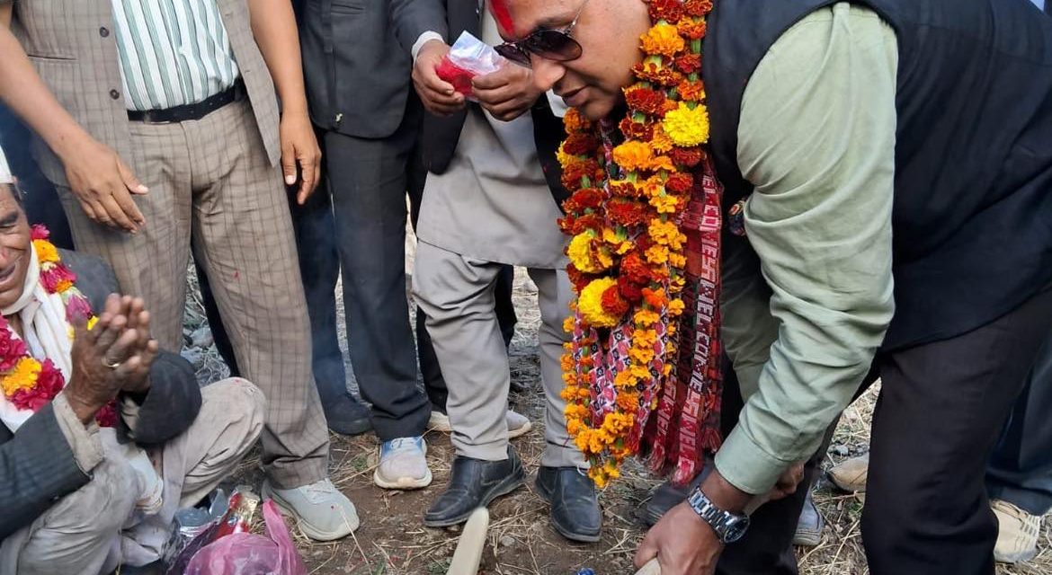 मुक्तिकोटमा खाद्यान्न वितरण केन्द्रको भवन शिलान्यास