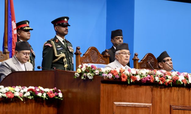 स्नातकमाथिका विद्यार्थीका लागि ‘कमाउँदै–पढ्दै’ नीति, सरकारी सेवामा इन्टर्नको व्यवस्था