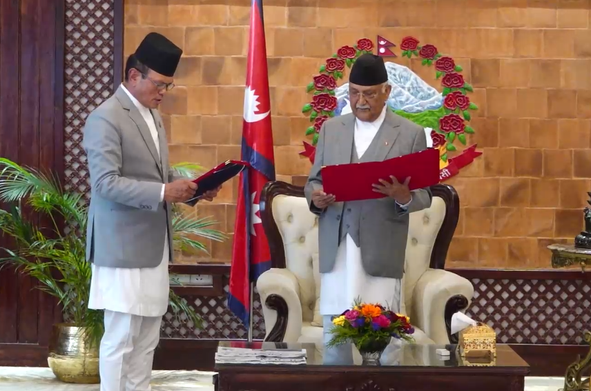 खमबहादुरले लिए राज्यमन्त्रीको शपथ