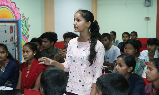 मेयरलाई विद्यार्थीको प्रश्न– हामी कहिलेसम्म अर्को पालिकाको विद्यालयमा पढ्न जाने ?