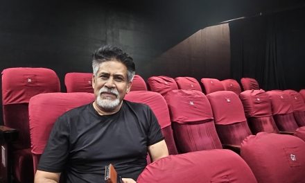 रङ्गमञ्चले मेरो कलाकारितालाई अनुशासित बनाउँछ : अभिनेता सरोज खनाल