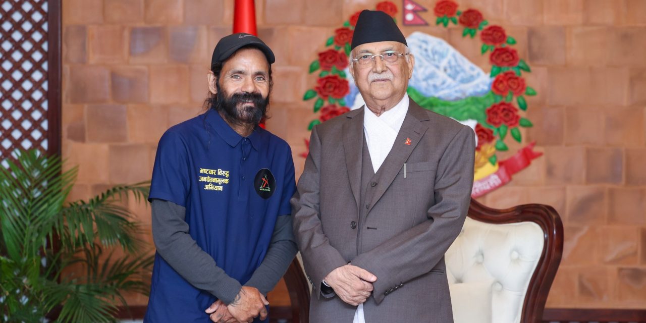 सुर्खेतबाट खाली खुट्टा हिँडेर काठमाडौँ आएका बोहराले भटे प्रधानमन्त्री