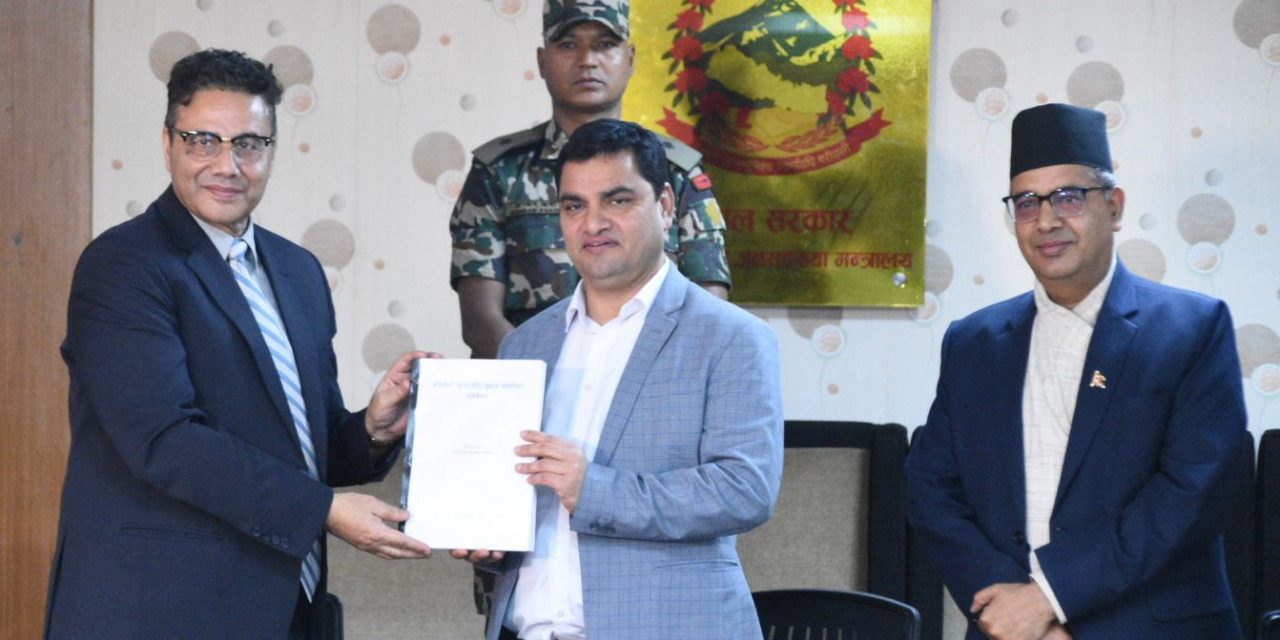 नागरिकले उचित मूल्यमा औषधि पाउने वातावरण तयार गर्छौं : मन्त्री पौडेल