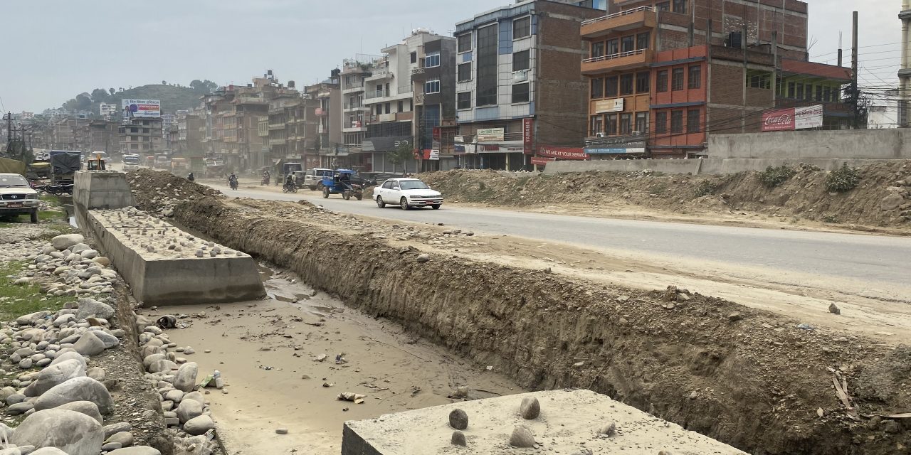 अरनिको राजमार्ग विस्तार : धुलिखेल-साँगा सडकखण्डमा काम रोकियो