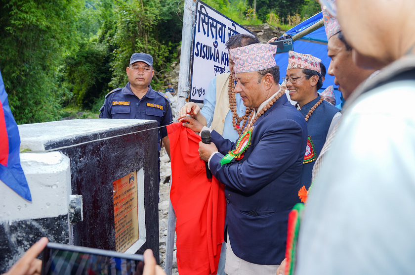 उर्जामन्त्री खड्काद्वारा सङ्खुवासभामा मोटरेबल पुल उद्घाटन
