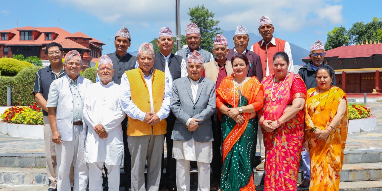 राष्ट्रपतिसँग ज्येष्ठ राष्ट्रिय नागरिक महासङ्घका प्रतिनिधिको भेट
