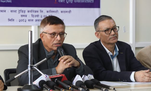 यसवर्षको ‘हेमबहादुर मल्ल सम्मान’ पूर्वप्रधानन्यायाधीश श्रेष्ठलाई