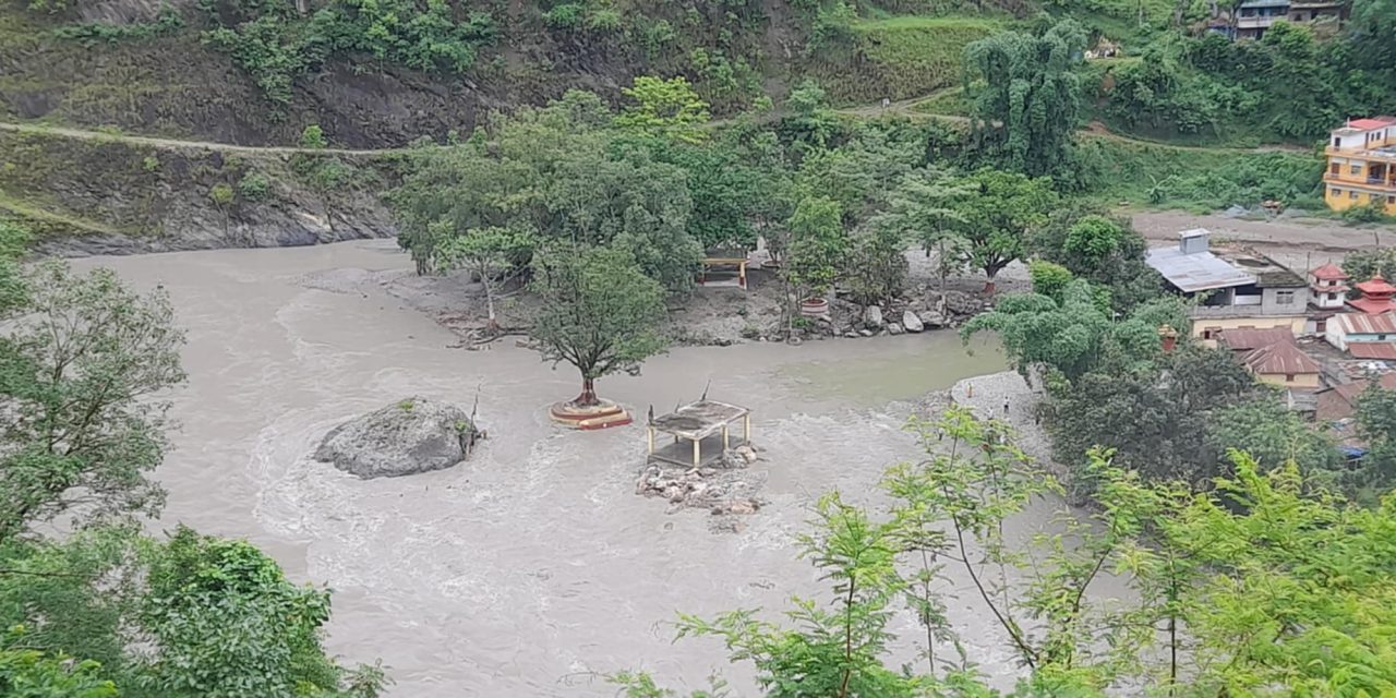 विश्वकै ठूलो शालिग्राम शिला एक महिनादेखि डुबानमा