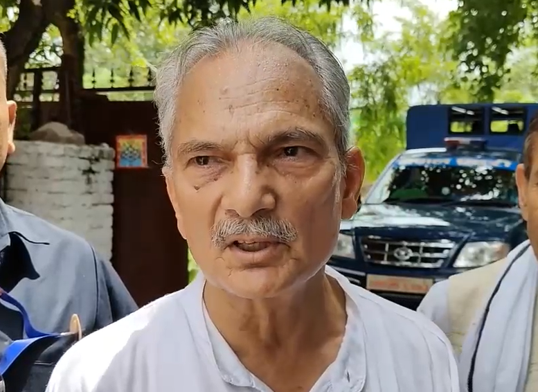 रवि भेटेर आएका बाबुराम भन्छन्– ‘थुनाबाहिर बसेर मुद्दा लड्न दिइनुपर्छ’