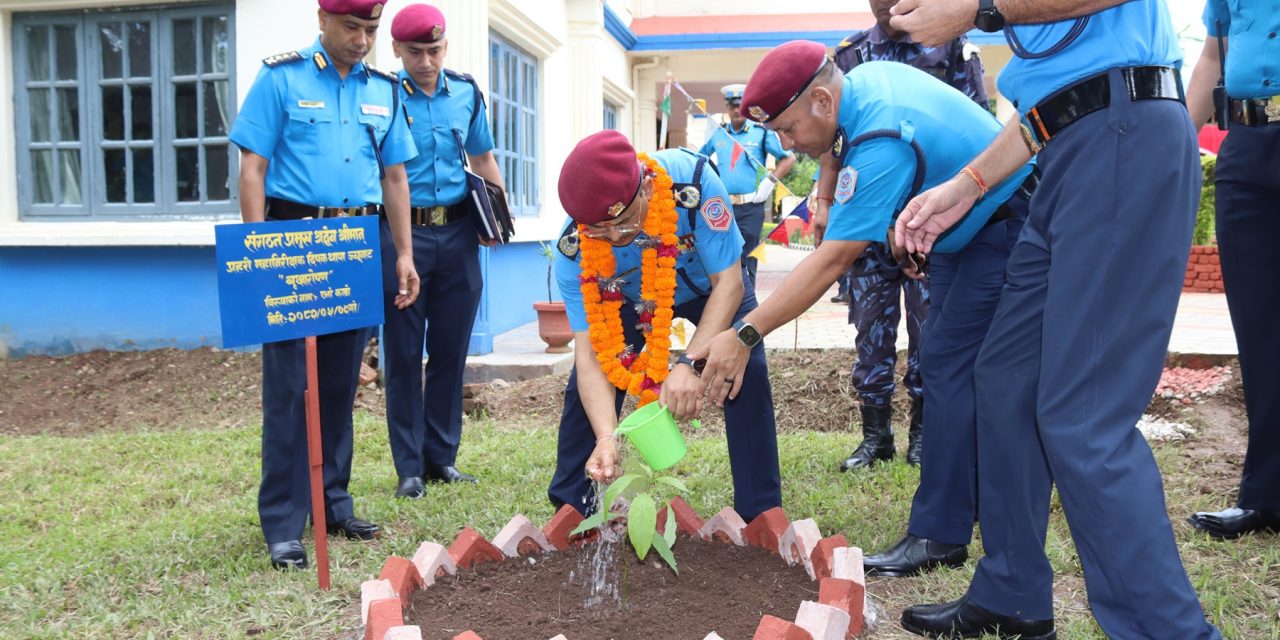 प्रहरी महानिरीक्षक दिपक थापाद्वारा कर्णाली प्रदेश प्रहरी कार्यालय निरीक्षण