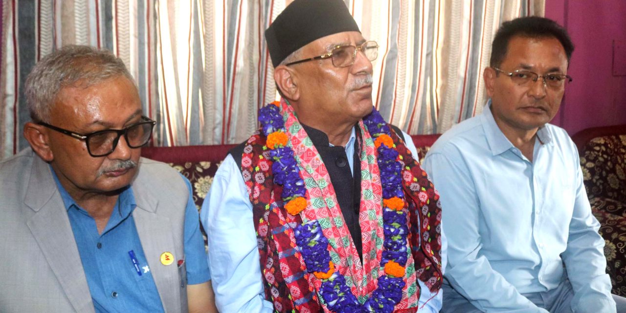पूर्वराष्ट्रपति र उपराष्ट्रपतिहरु राजनीतिमा फर्किदैमा संविधानको औचित्य समाप्त हुँदैन् : प्रचण्ड