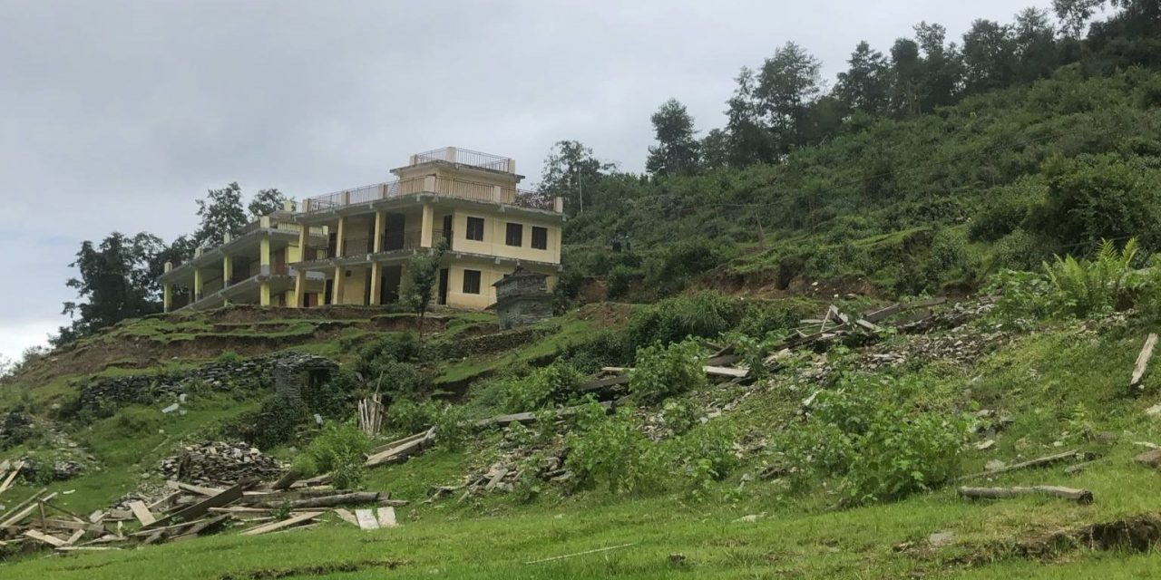 स्थानान्तरण गरिएको ओखरबोट माविको भवन पहिरोको जोखिममा