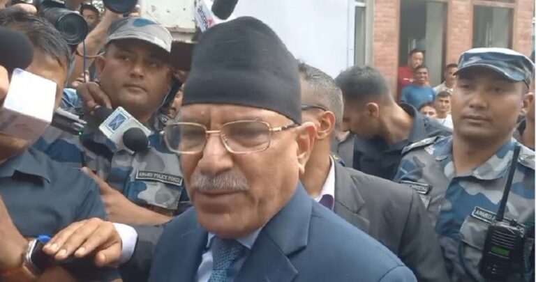 नख्खु पुगेर प्रचण्डद्वारा रवि लामिछानेसँग भेट