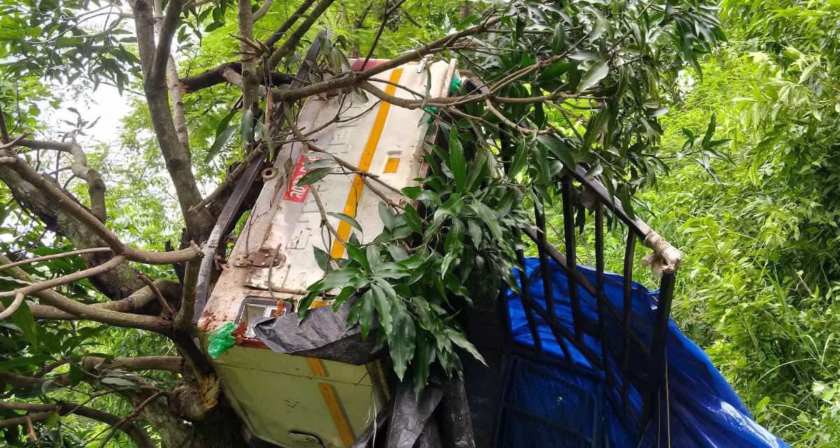 धनकुटामा पिकअप दुर्घटना हुँदा १७ जना घाइते, ३ को अवस्था गम्भीर