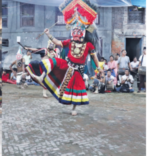 भक्तपुरमा भैलः प्याख प्रदर्शन
