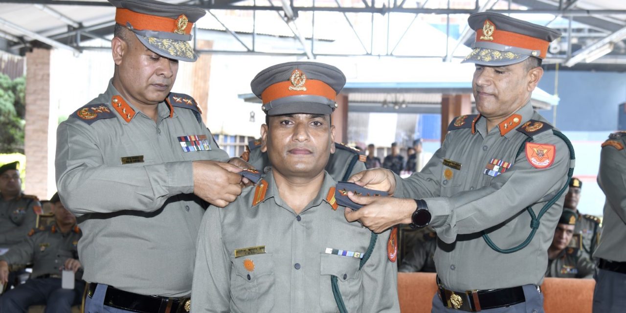 बढुवा भएका सशस्त्रका अधिकृतहरुलाई दर्ज्यानी चिन्ह प्रदान