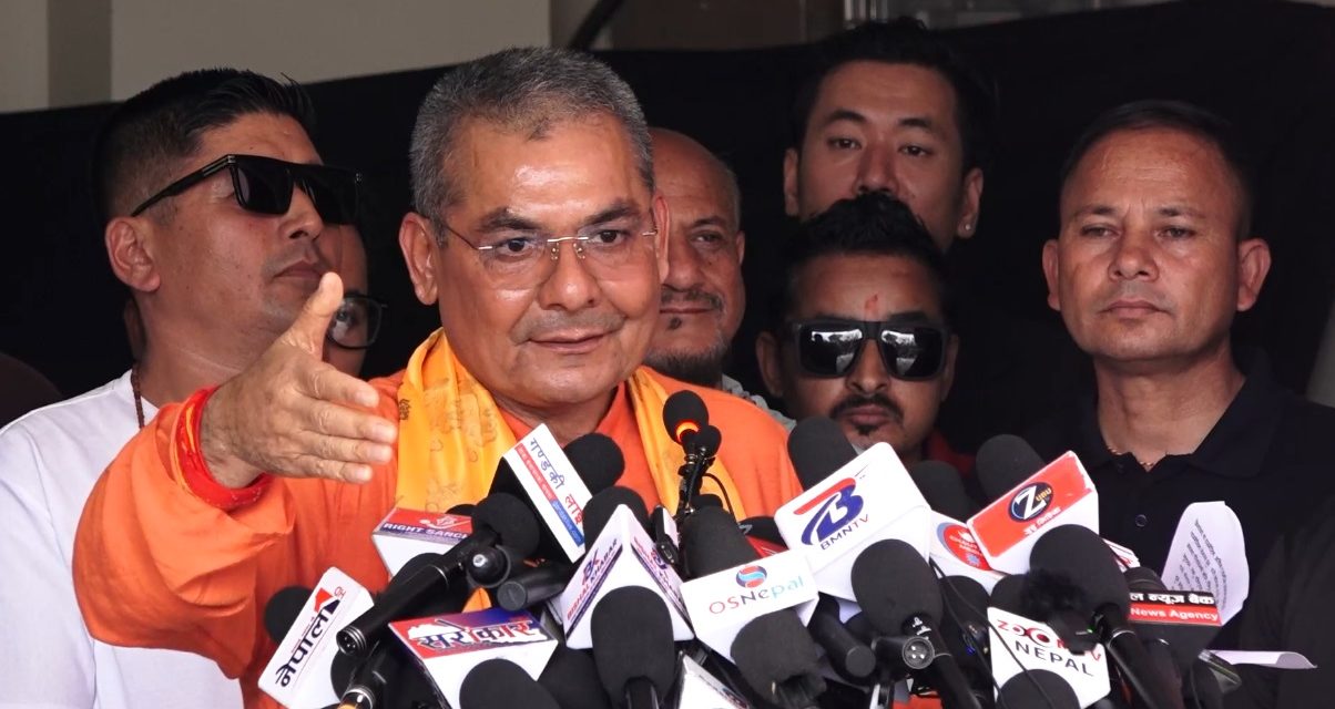 दुर्गा प्रसाईंले पार्टी खोल्ने, भने-‘राजतन्त्रका लागि अब राजा आफै अघि सर्नुपर्छ’
