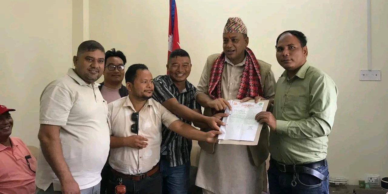 बास नहुनेलाई बास, आस नहुनेलाई आश बन्दै मुख्यमन्त्री बानियाँ : आफ्नै खर्चमा चेपाङको घर बनाईदिँदै !