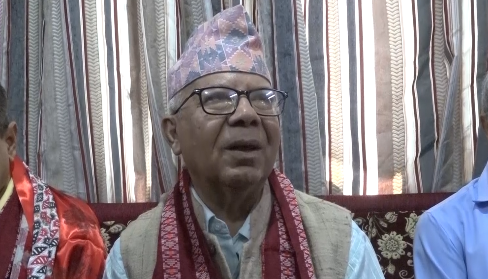 ‘एमाले टुक्र्याउनु गलत’ भन्ने झलनाथलाई पार्टीबाट विदा हुन माधव नेपालको सुझाव