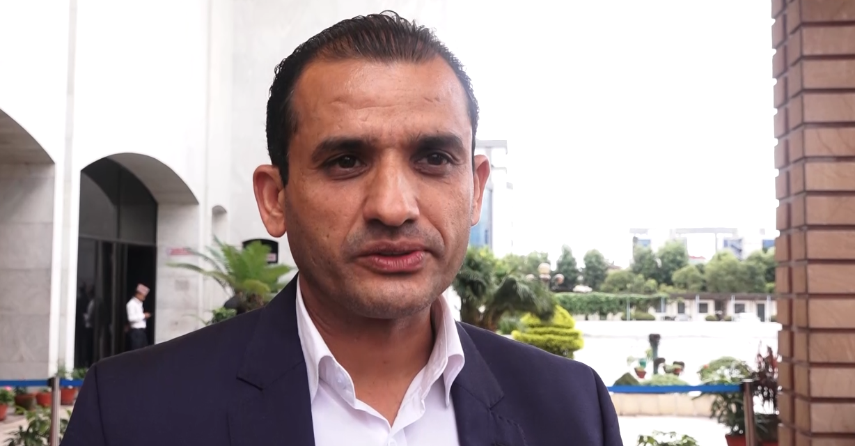 ‘कुलिङ पिरियड’को छेडखानीमा सभापति खतिवडाको कार्यशैली रहस्यमय : माधव सापकोटा