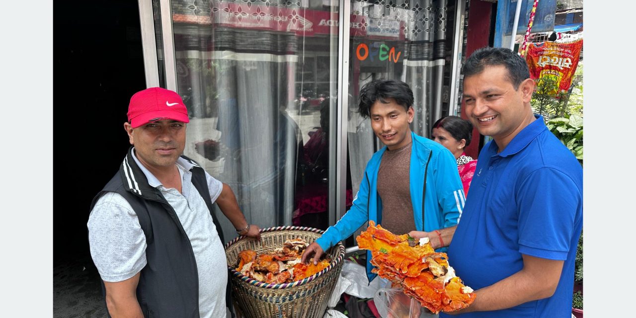 बेनी बजारमा रातो च्याउको माग बढी