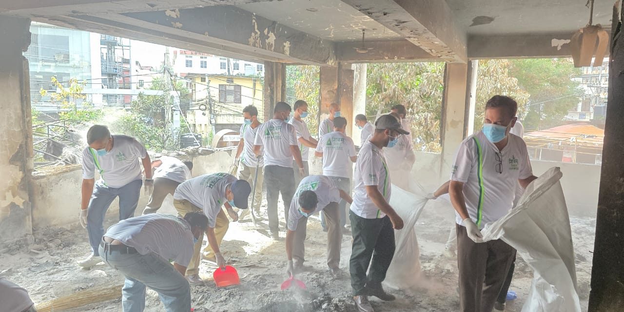 शिवम् शिमेन्टद्वारा जिल्ला प्रशासन कार्यालय, काठमाडौंमा सरसफाई