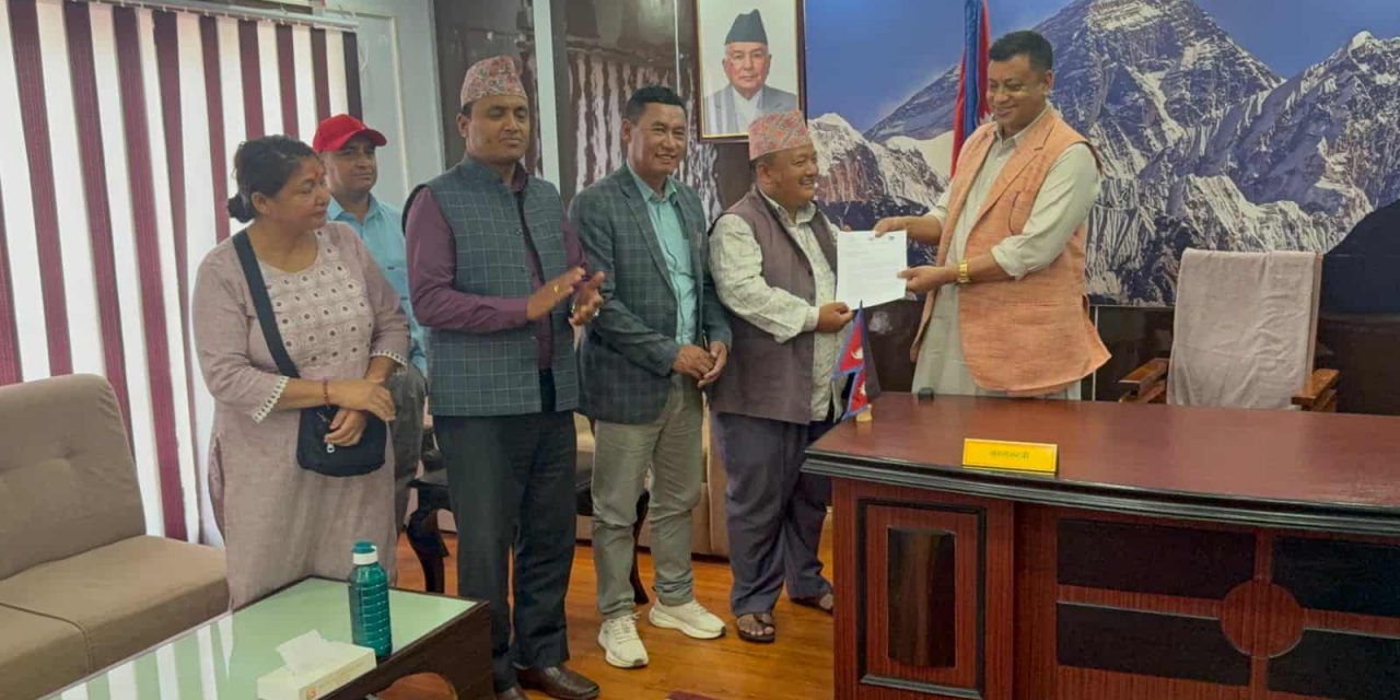 प्रदेश समन्वय परिषद बैठकको माग गर्दै बागमतीका मूख्यमन्त्रीलाई संघ–महासंघको ज्ञापनपत्र