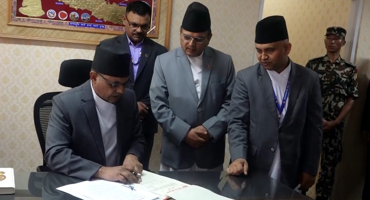उद्योग, कानुन र भूमिमन्त्री सिन्हाद्वारा पदभार ग्रहण, गरे यस्तो निर्णय