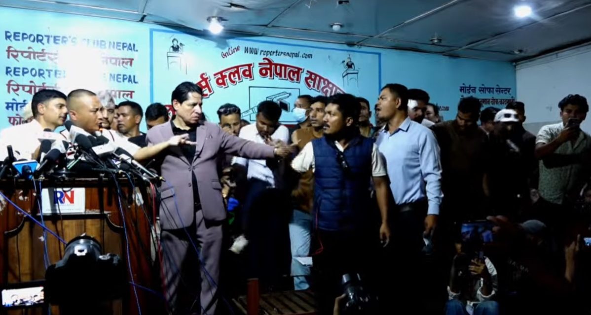 जेन-जीको पत्रकार सम्मेलनमै भाँडभैलो, दुई पक्षबीच कुटाकुट