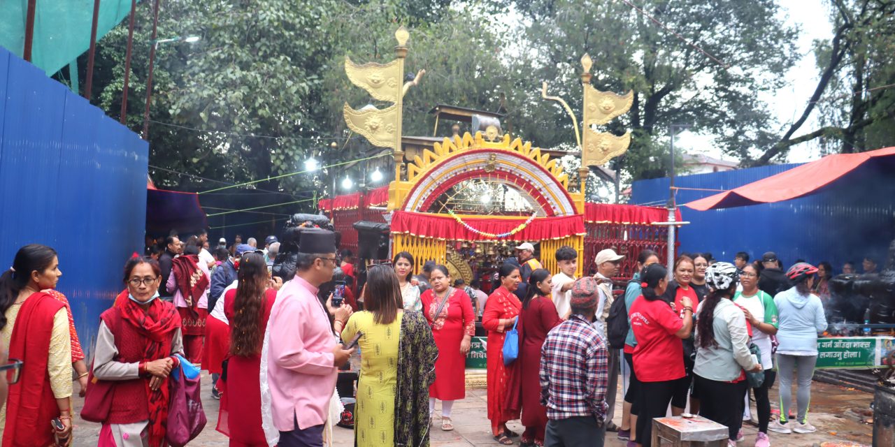 नवरात्रको चौथो दिनः देशभरका शक्तिपीठ एवं देवी मन्दिरमा भक्तजनको घुइँचो