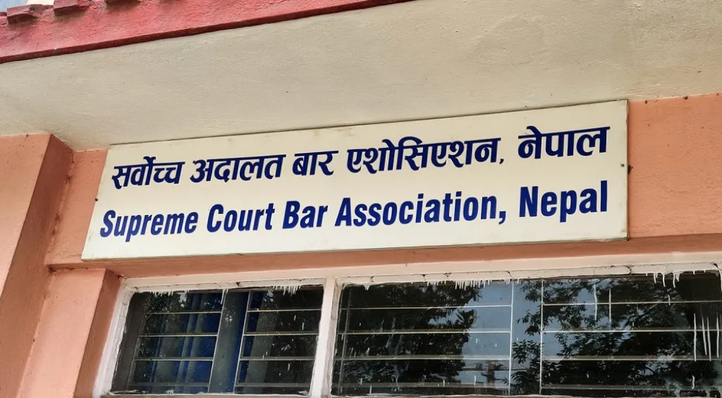 सामाजिक सञ्जालमाथि प्रतिबन्ध लगाउने निर्णय स्थगन गर्न सर्वोच्च बारको माग