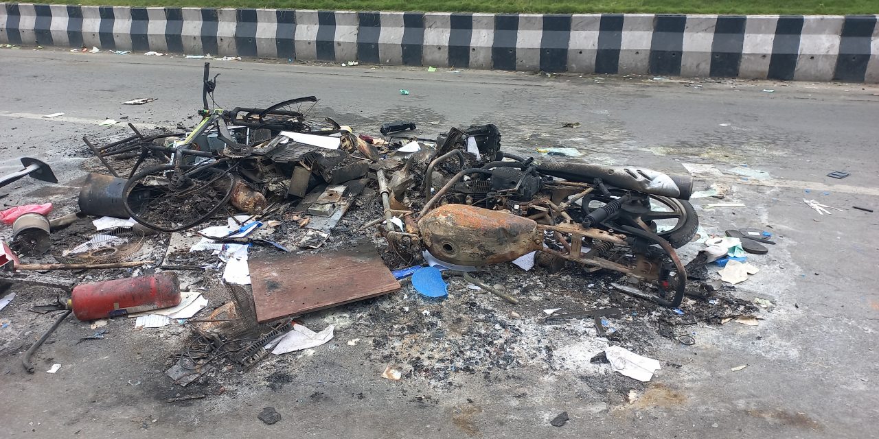 काठमाडौँ महानगरद्वारा सडकका भग्नावशेष हटाउन सुरु