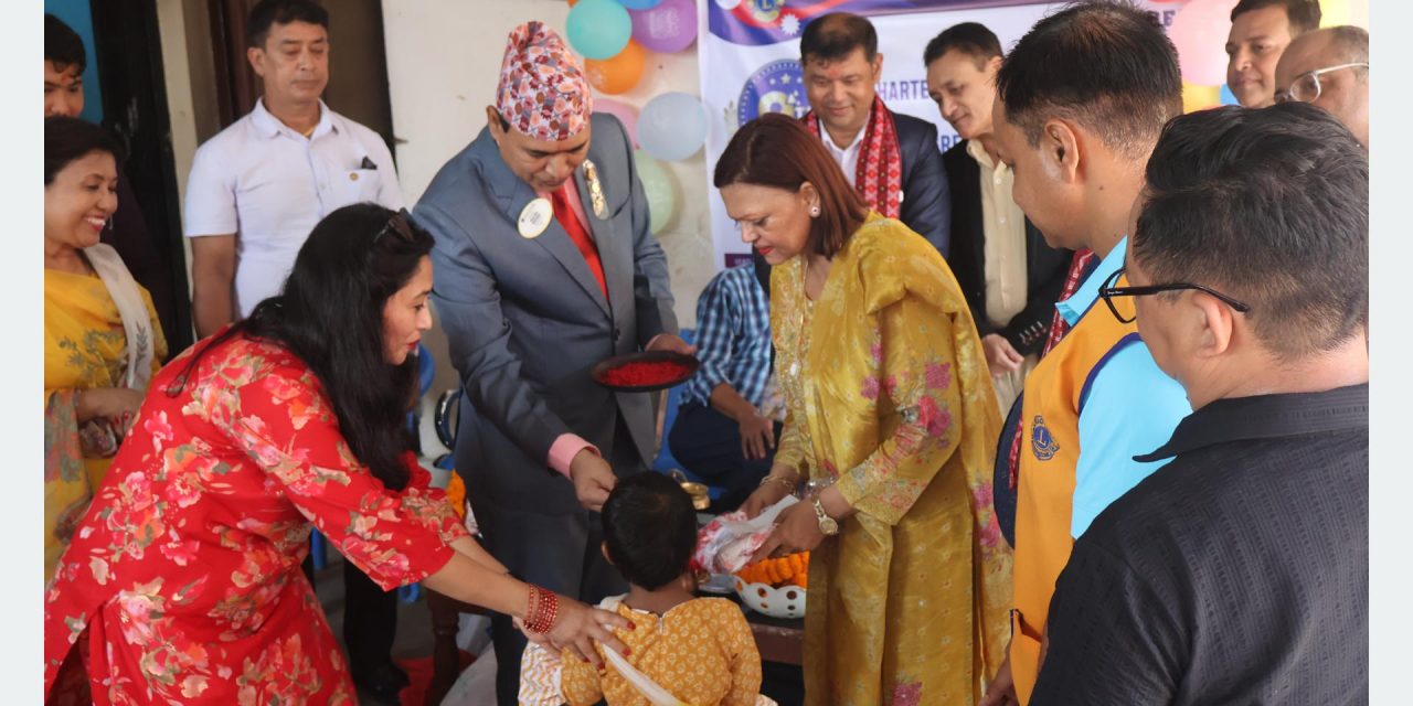 अभिभावकविहीन बालबालिकालाई दसैँमा नयाँ लुगा
