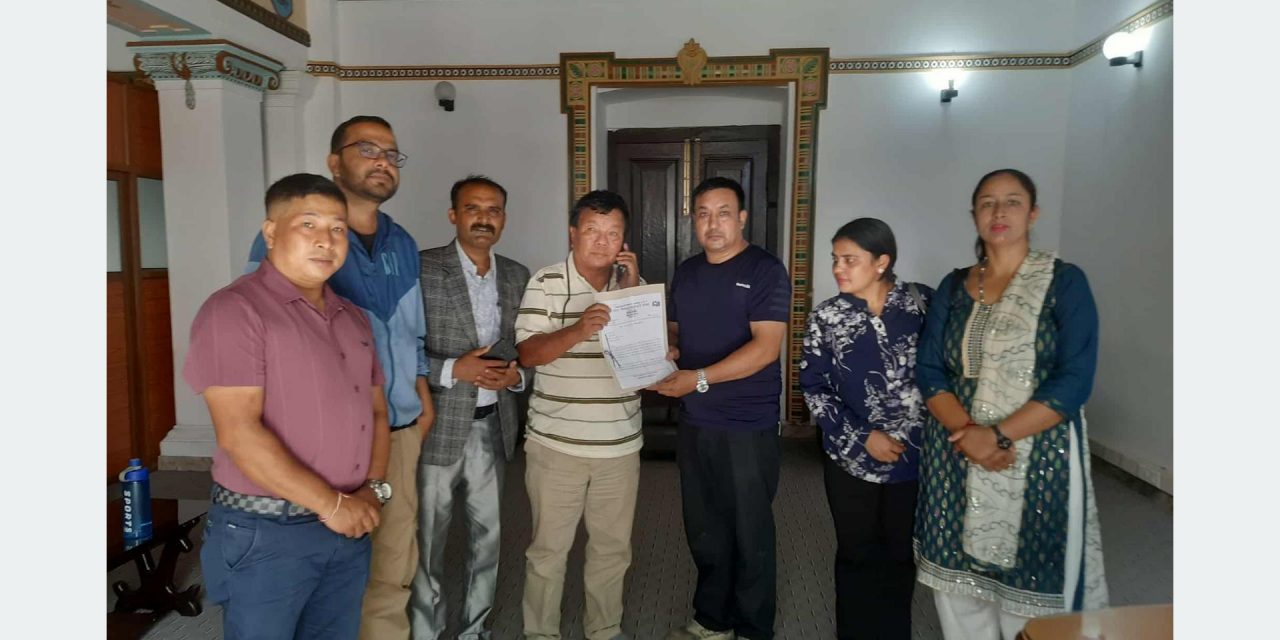 शिक्षामन्त्री पुनसमक्ष विद्यालय कर्मचारीको ध्यानाकर्षण
