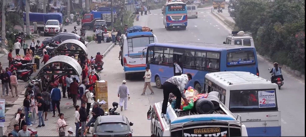 फुलपाती नजिकिँदै गर्दा उपत्यकाबाट बाहिरिने यात्रुको संख्या बढ्यो