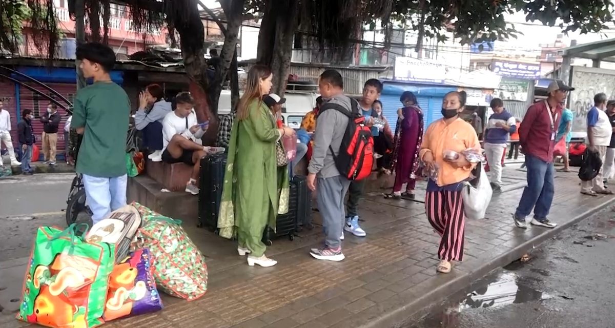दशैँमा काठमाडौँ छाड्नेको लर्को, एकैदिन १ लाख ११ हजार बाहिरिए