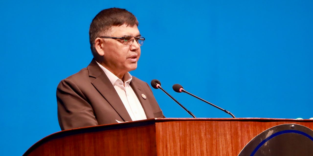 असोज १ गतेबाट सवारीमा इम्बोस्ड नम्बर जडान अनिवार्य गरिएको छैन : मन्त्री दाहाल
