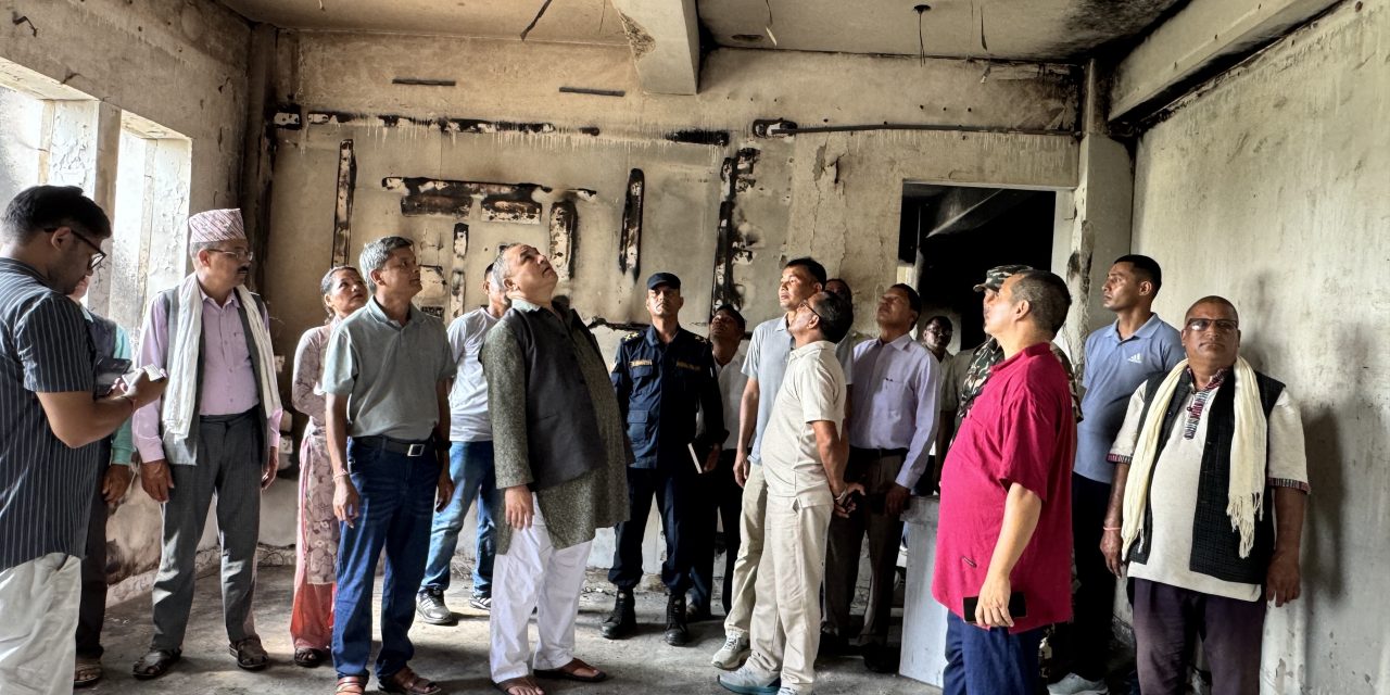 मुख्यमन्त्री शाह ‘जेनजी’ प्रदर्शनका क्रममा क्षति भएका नगरपालिका भवनको अवलोकनमा