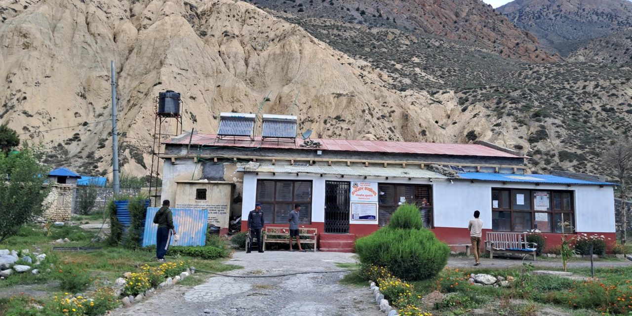 मुस्ताङ कारागार :  एउटै भवनमा कैदीबन्दी र सुरक्षाकर्मी