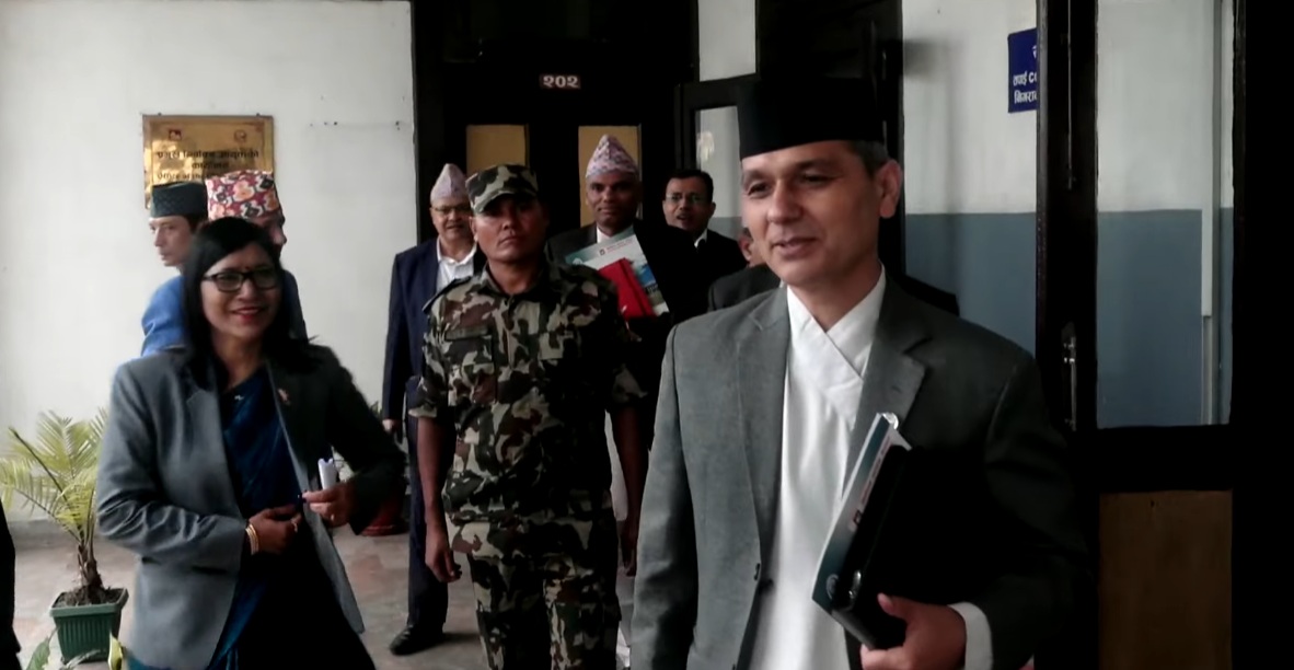 विदेशमा रहेका नेपालीलाई पनि मतदान गर्ने व्यवस्था मिलाउन छलफल