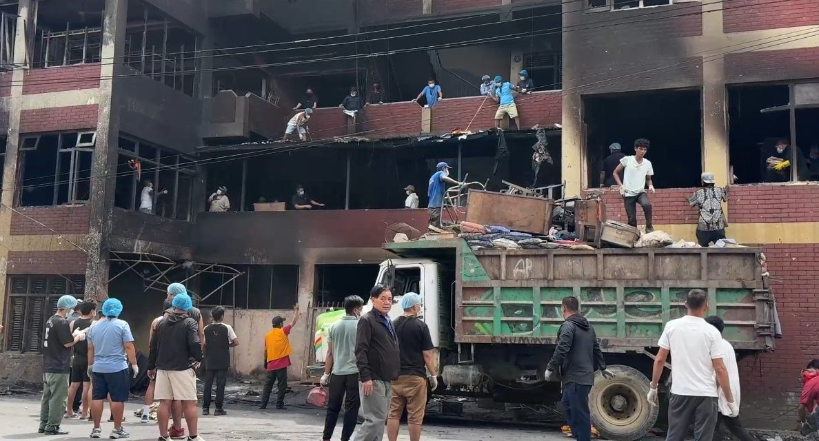 जेनजी आन्दोलनले जलेका प्रहरी र्काालयमा सरसफाई, पुनः सञ्चालनमा ल्याउन सुरु