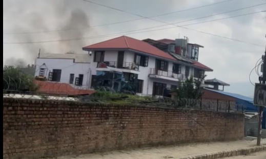 अध्यक्ष प्रचण्डको निवासमा तोडफोड