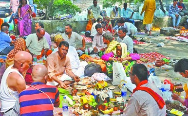पितृपक्ष दिवङ्गत पितृका नाममा तर्पण, सिदादान र पिण्डदान गरी समापन