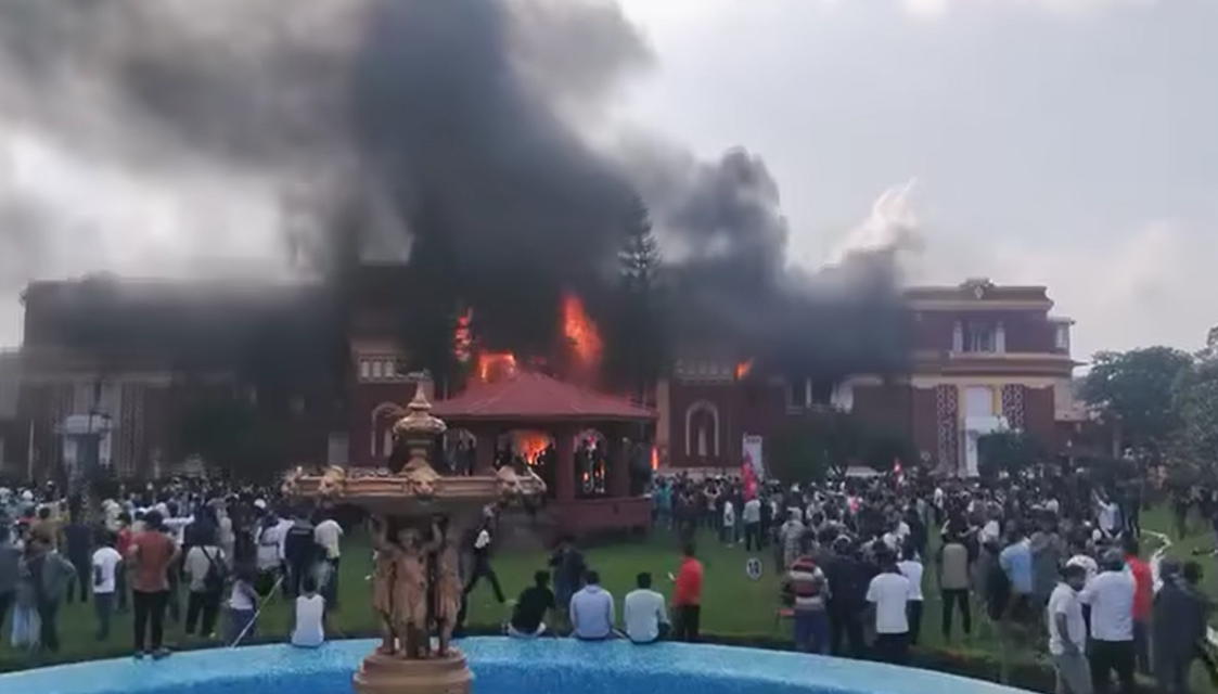 प्रदर्शनकारीद्वारा राष्ट्रपति कार्यालयमा आगजनी