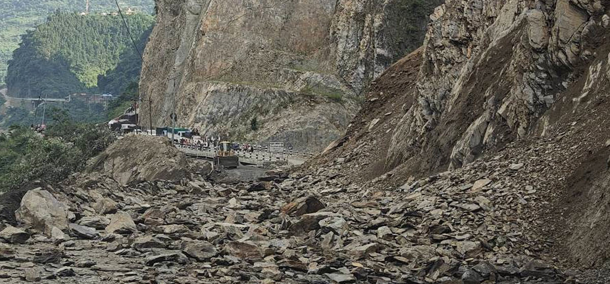 तुइनखोलामा पुनः खस्यो सुख्खा पहिरो, नारायणगढ-मुग्लिन सडक बन्द