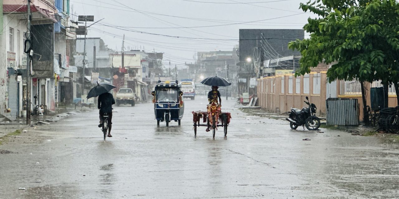 ‘मोन्था’ चक्रवातको असरले वर्षा, शनिबार बिहानदेखि मात्र मौसममा सुधार आउने