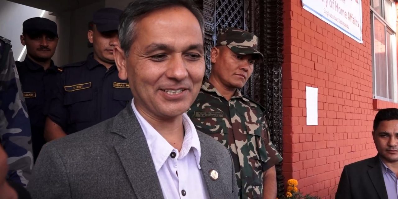 अब केपी ओलीलाई कानुन भन्दा माथि बस्ने छुट छैन : गृहमन्त्री अर्याल