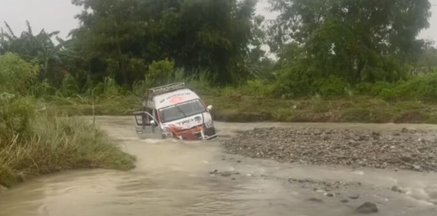 उदयपुरमा गाडी बग्दा एकको मृत्यु, २१ को सकुशल उद्दार